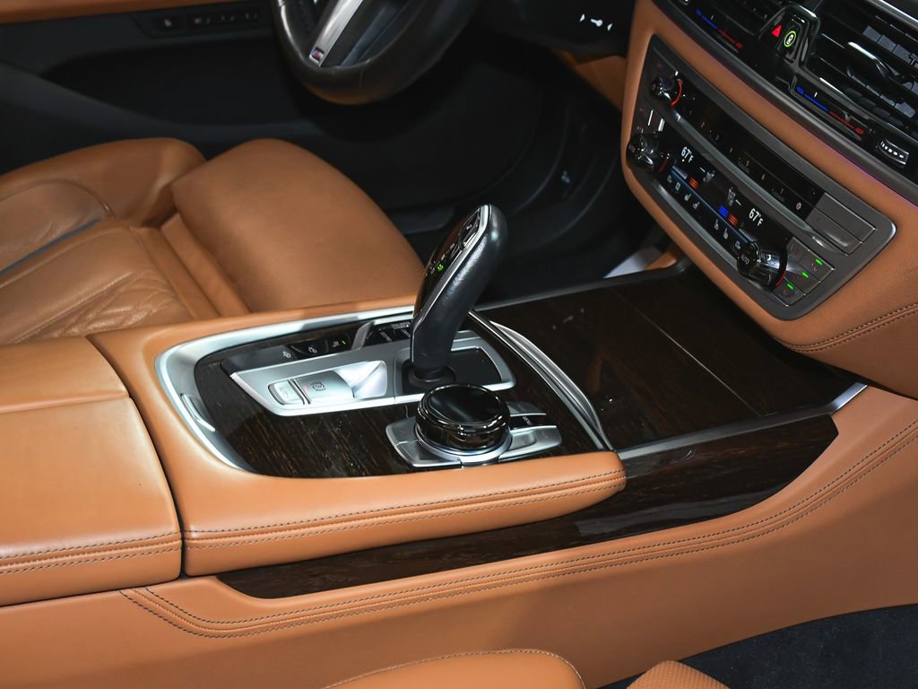 Used 2022 BMW 740i xDrive w/ M Sport Package image 74