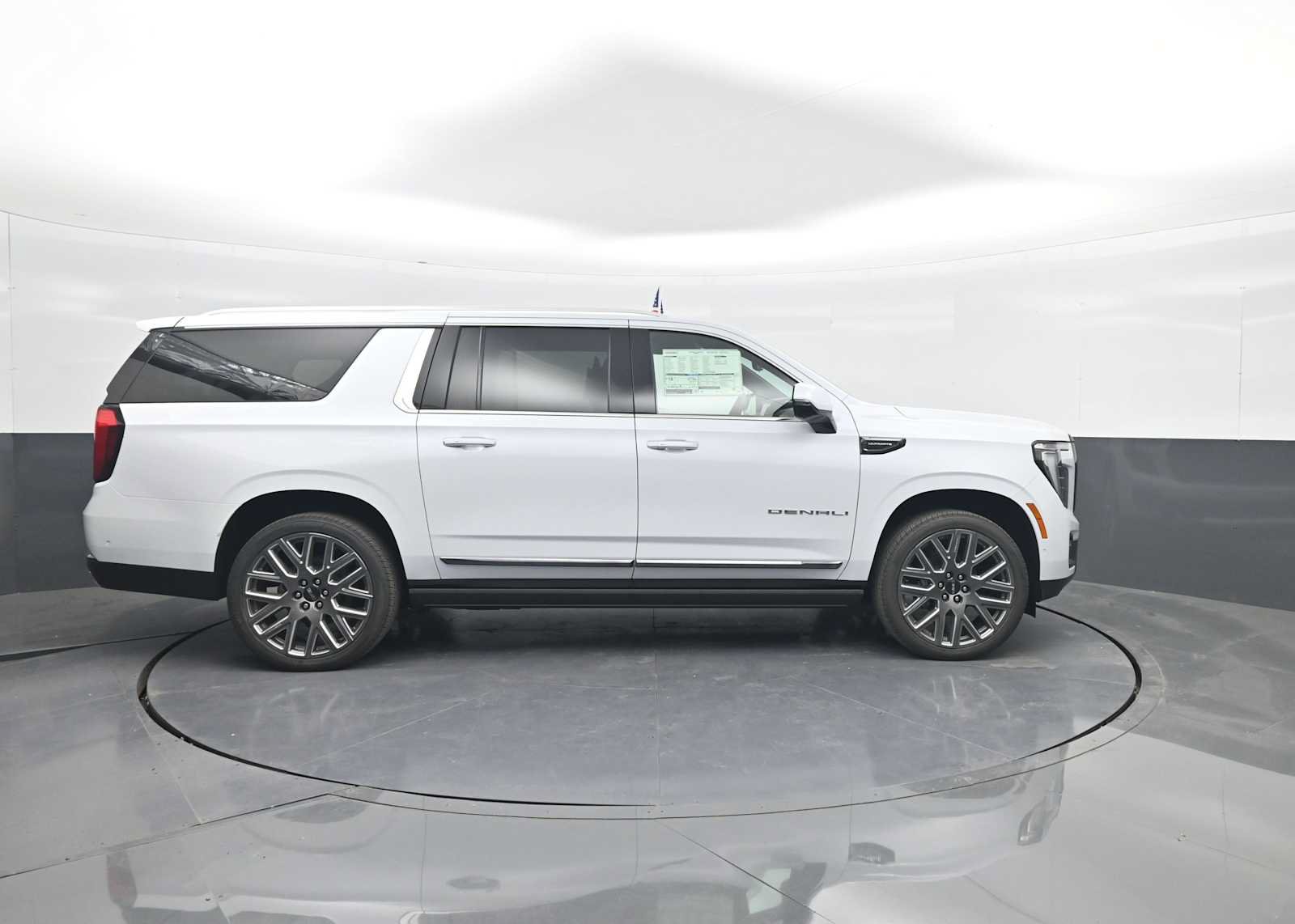 New 2026 GMC Yukon XL Denali Ultimate AWD/4WD image 9
