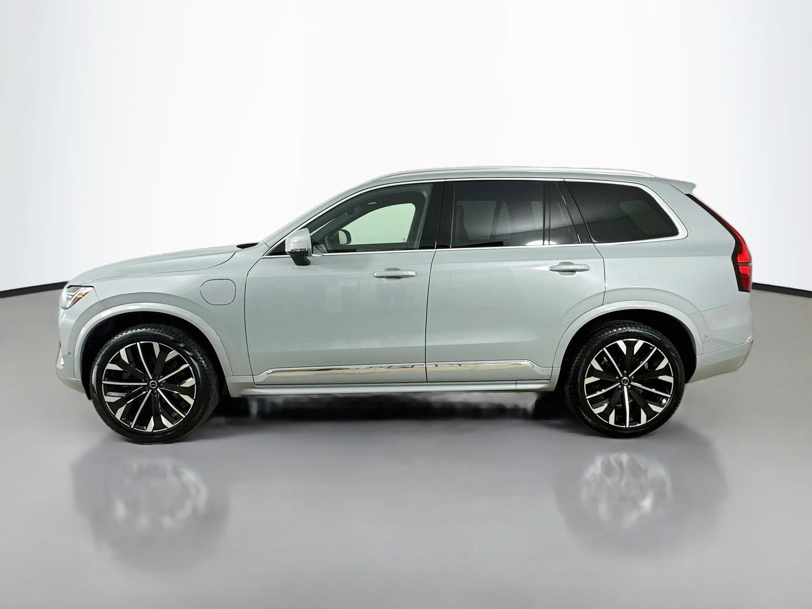 New 2026 Volvo XC90 T8 Plus w/ Protection Package Premier AWD/4WD image 8