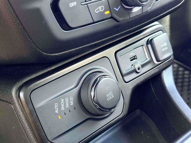 Certified 2023 Jeep Renegade Limited AWD/4WD image 31