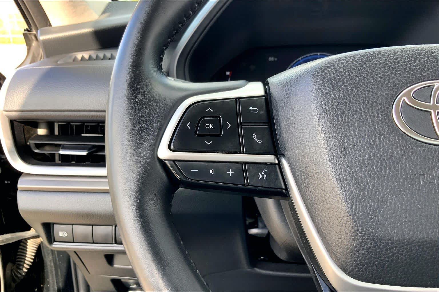 Used 2025 Toyota Grand Highlander AWD image 23