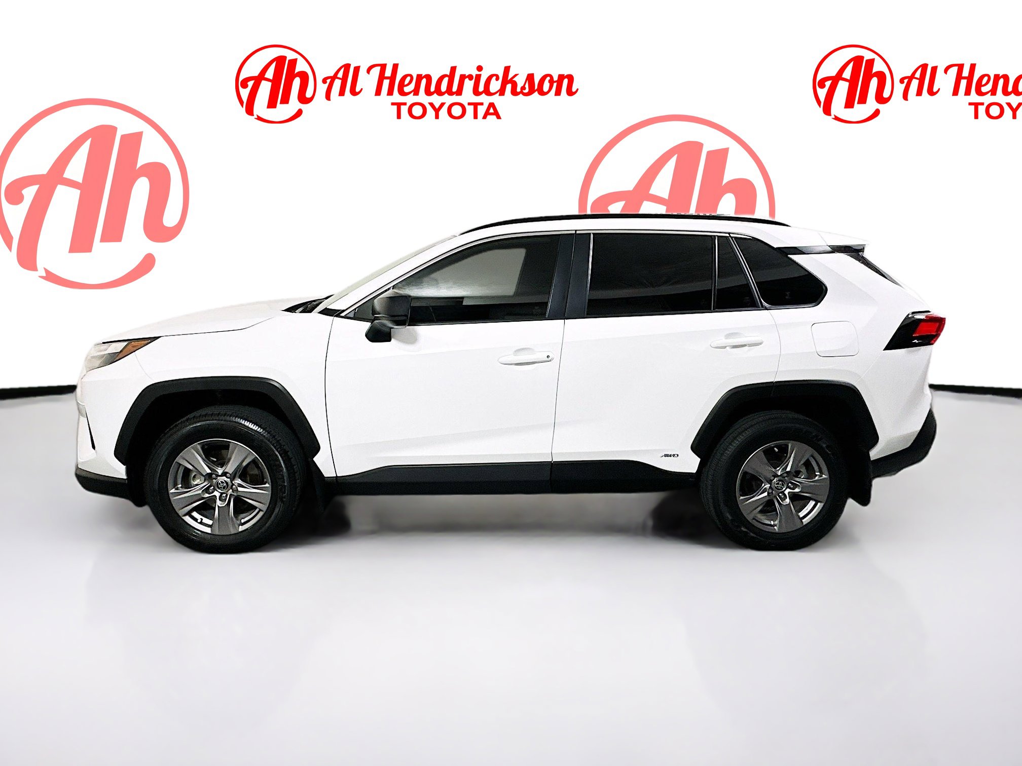 Used 2025 Toyota RAV4 LE image 6