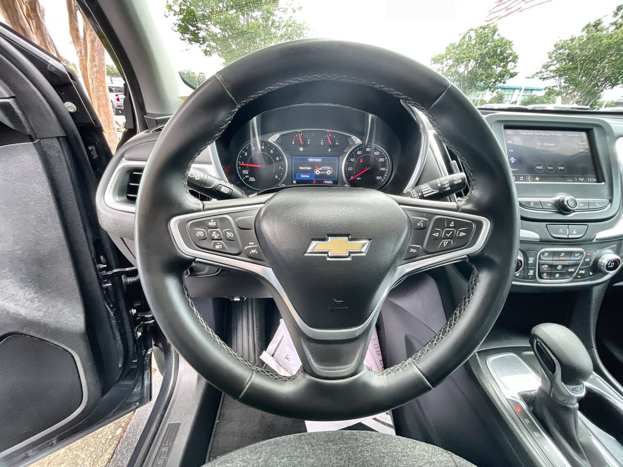 Used 2023 Chevrolet Equinox LT FWD image 11