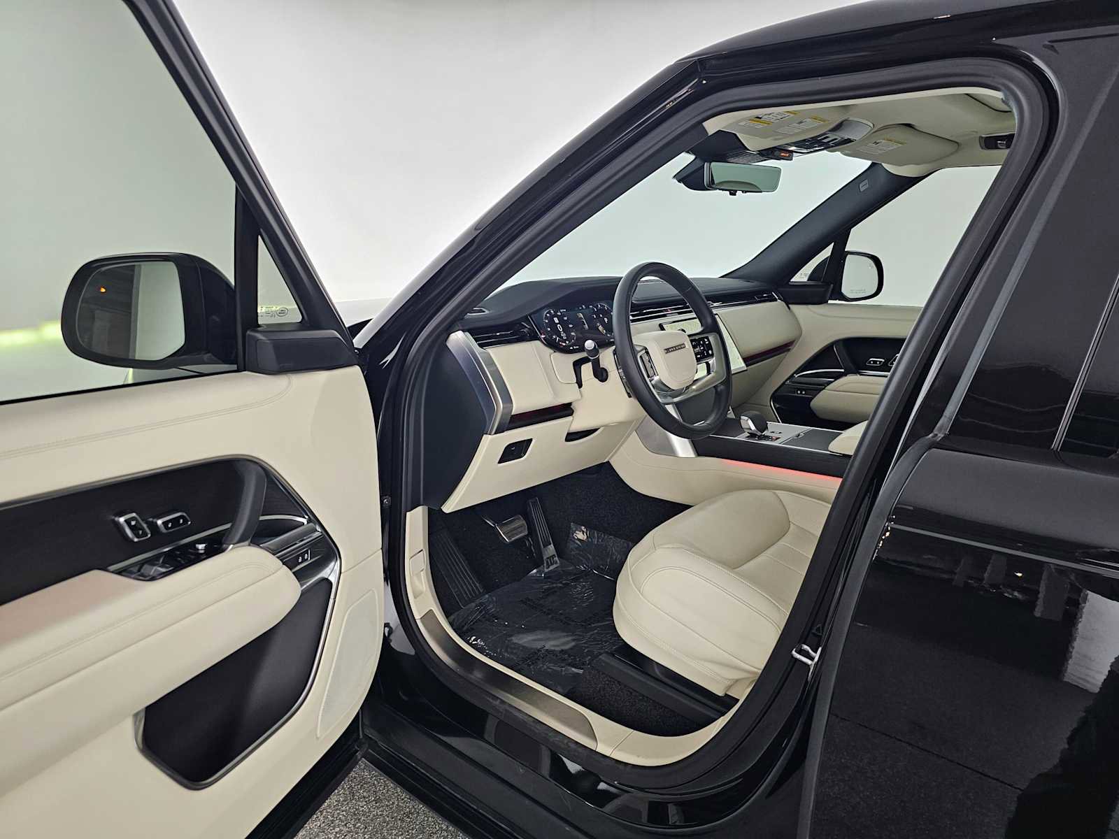 Used 2024 Land Rover Range Rover Long Wheelbase SE image 20