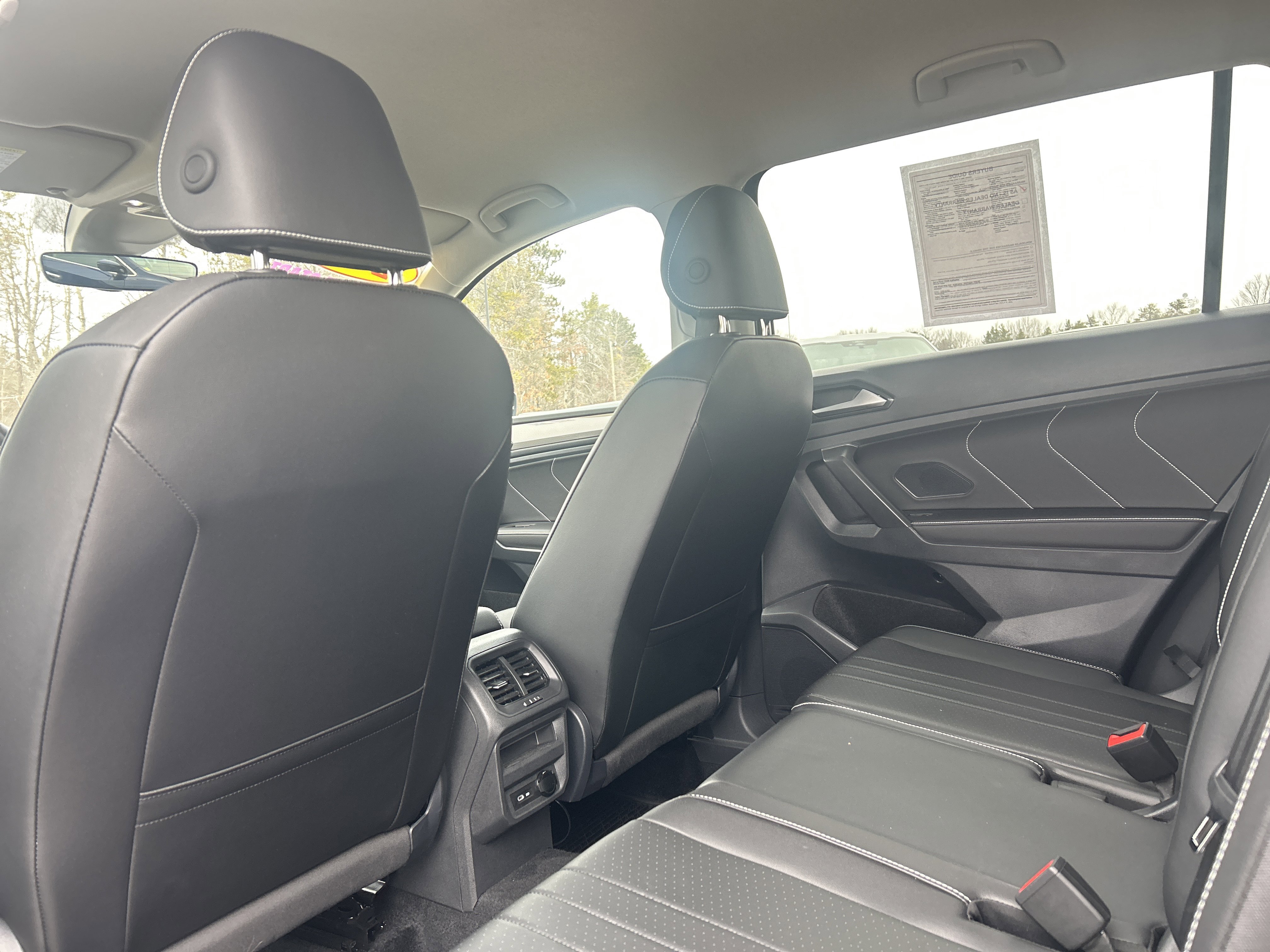 Used 2024 Volkswagen Tiguan SE image 10