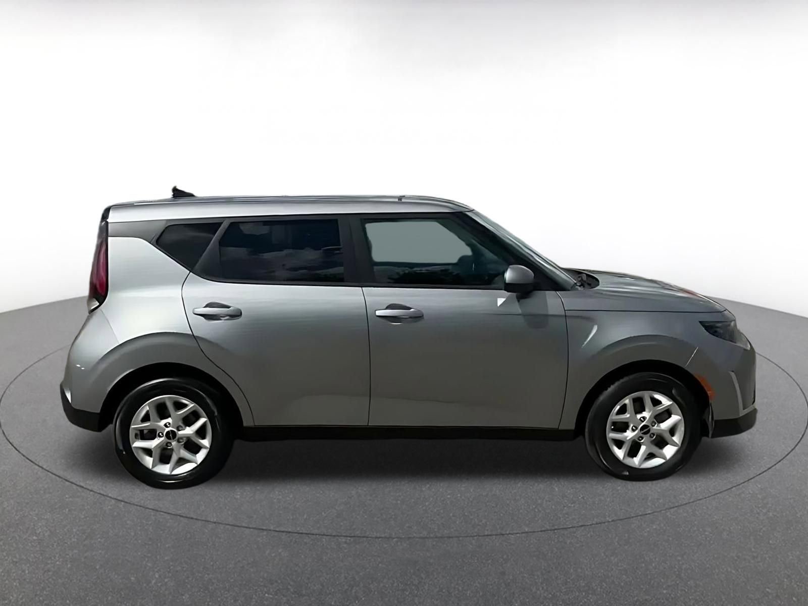 Used 2025 Kia Soul LX w/ LX Technology Package image 16