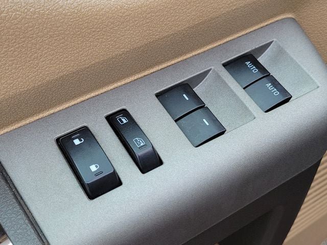Used 2015 Ford F350 Lariat RWD image 17