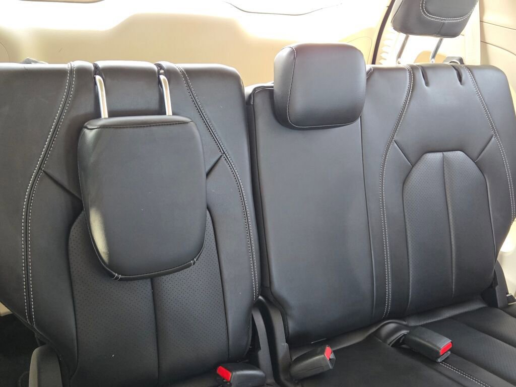Used 2023 Chrysler Pacifica Touring-L FWD image 8