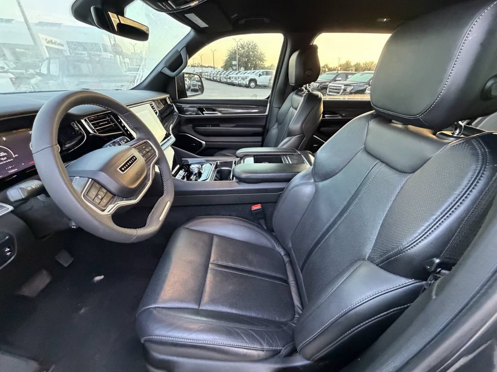 Used 2022 Jeep Wagoneer Series II AWD/4WD image 17