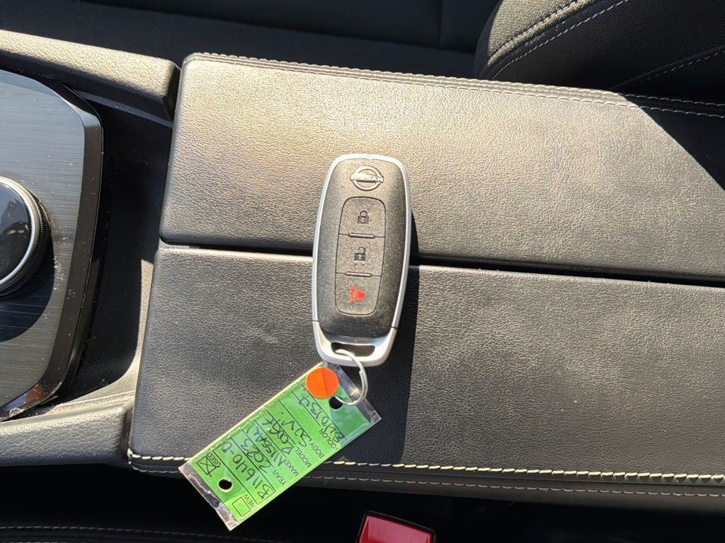 Used 2023 Nissan Rogue S image 25