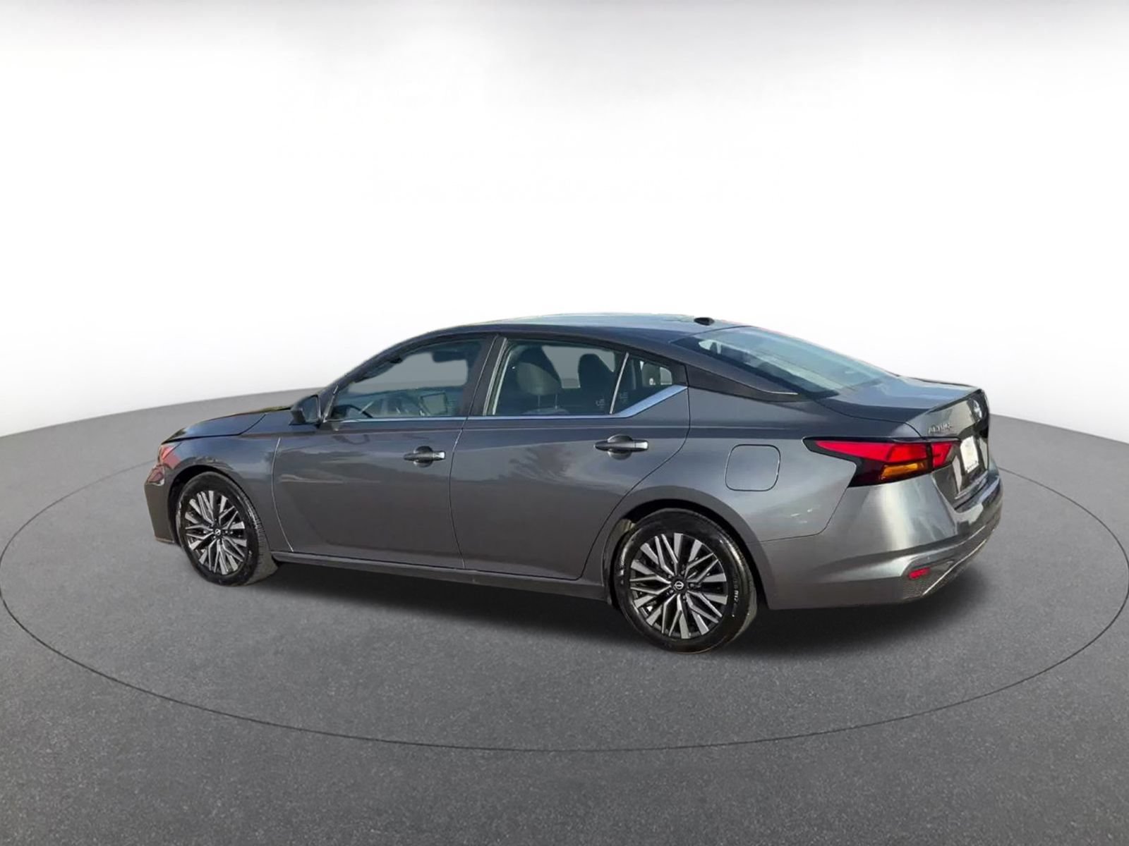 Used 2026 Nissan Altima 2.5 SV FWD image 9