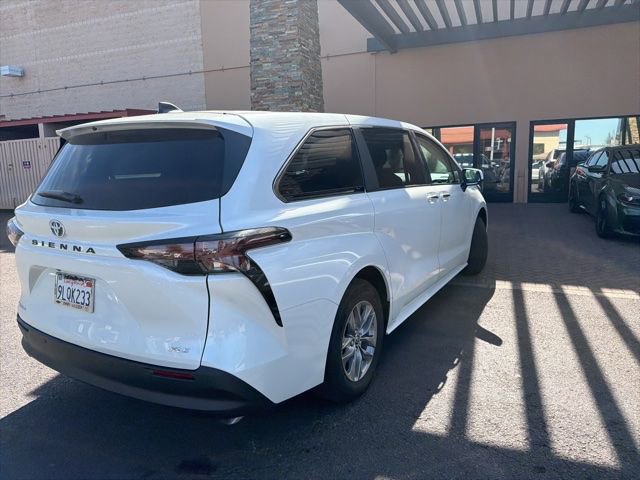 Used 2025 Toyota Sienna XLE image 6