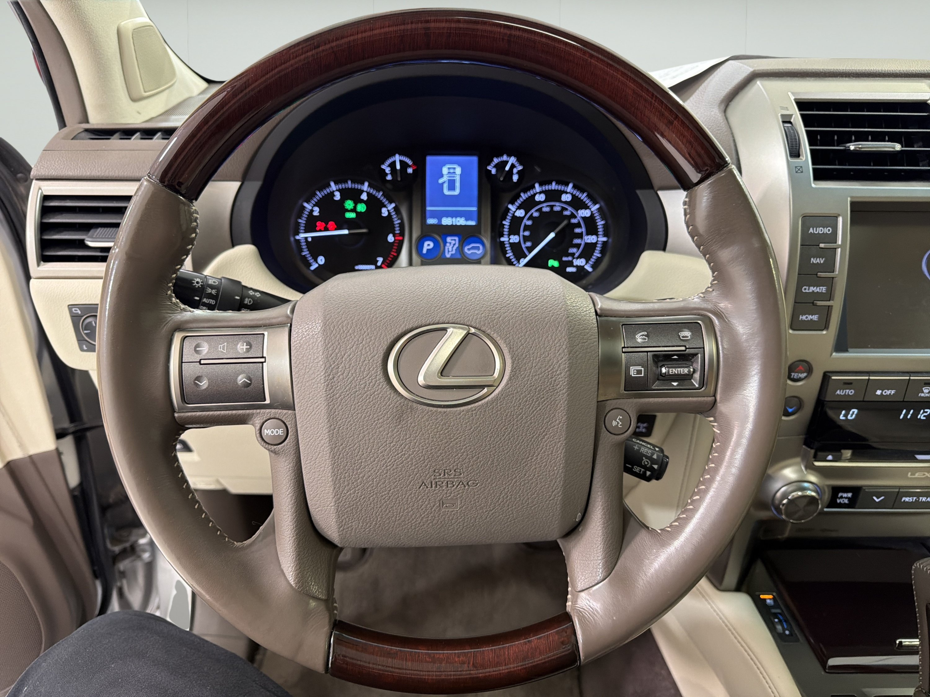 Used 2017 Lexus GX 460 Premium w/ Premium Package AWD/4WD image 15