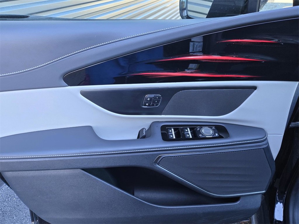 Used 2024 Lincoln Nautilus Reserve image 17