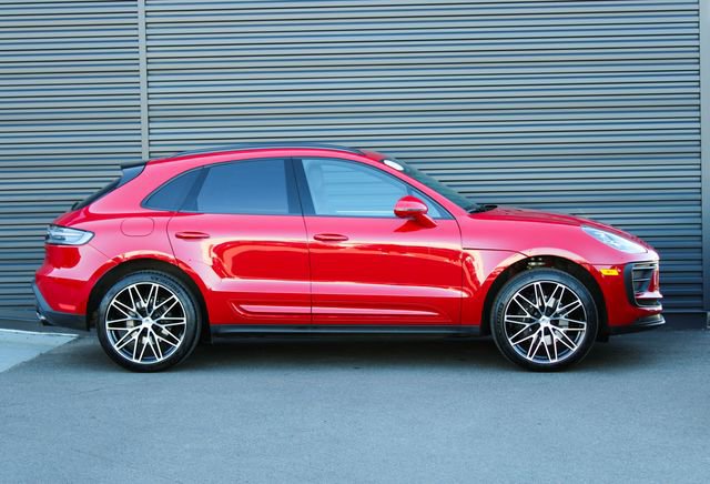 Certified 2025 Porsche Macan image 8
