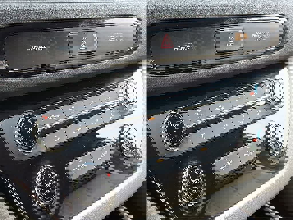 Used 2019 Kia Sedona EX image 16