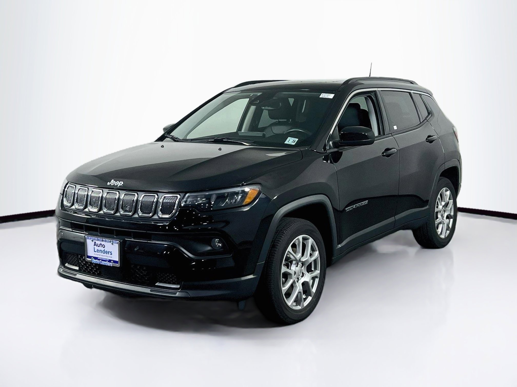 Used 2022 Jeep Compass Latitude w/ Sun and Sound Group AWD/4WD image 1