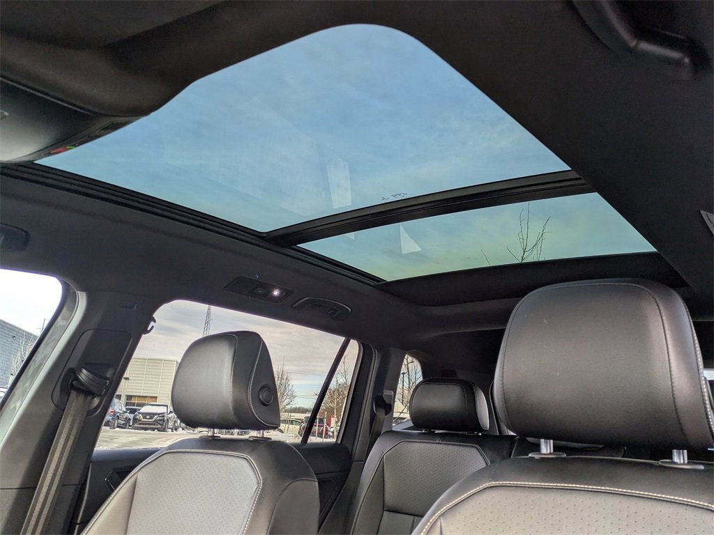 Used 2022 Volkswagen Tiguan SE R-Line image 12