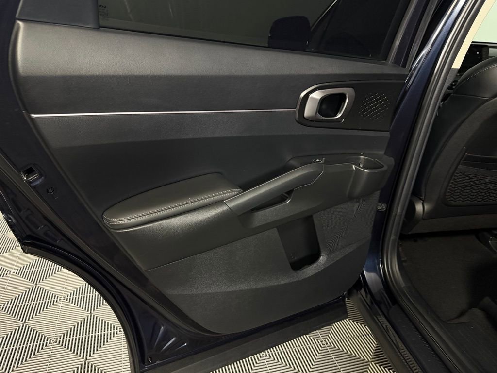 Used 2023 Kia Sorento EX image 27