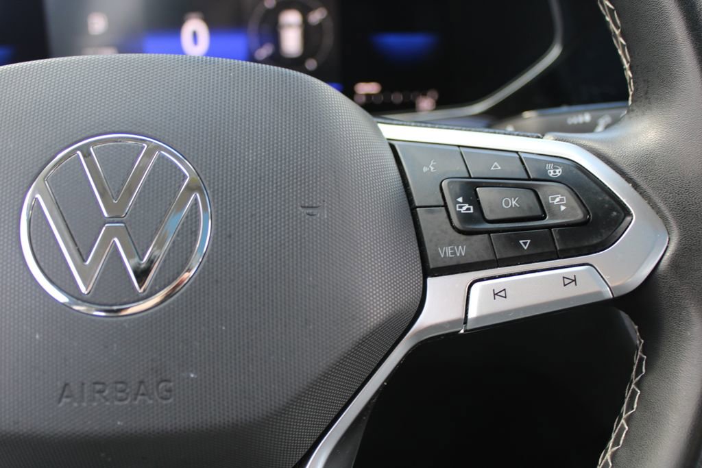 Certified 2022 Volkswagen Taos SE image 12