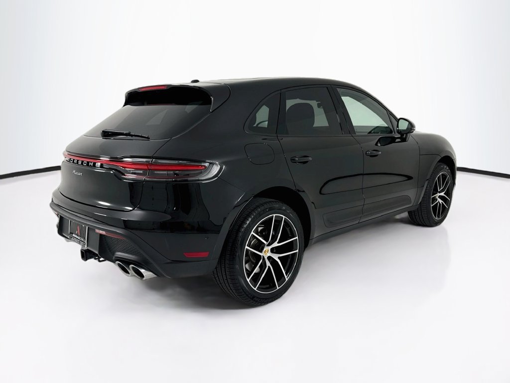 Certified 2025 Porsche Macan AWD/4WD image 9