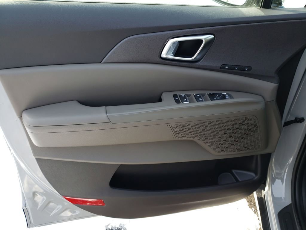 New 2026 Kia Carnival EX FWD image 15