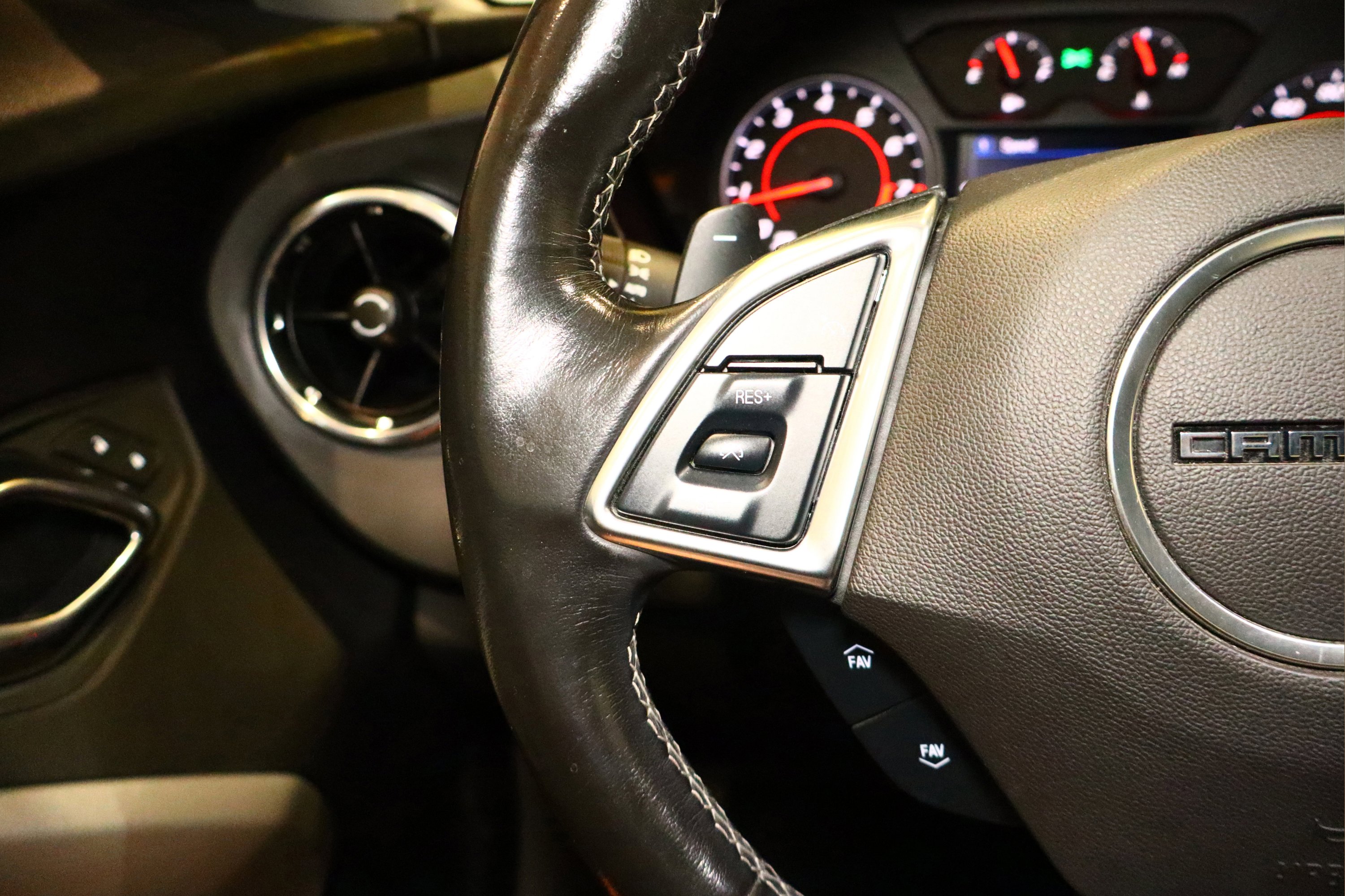 Used 2020 Chevrolet Camaro LT image 8