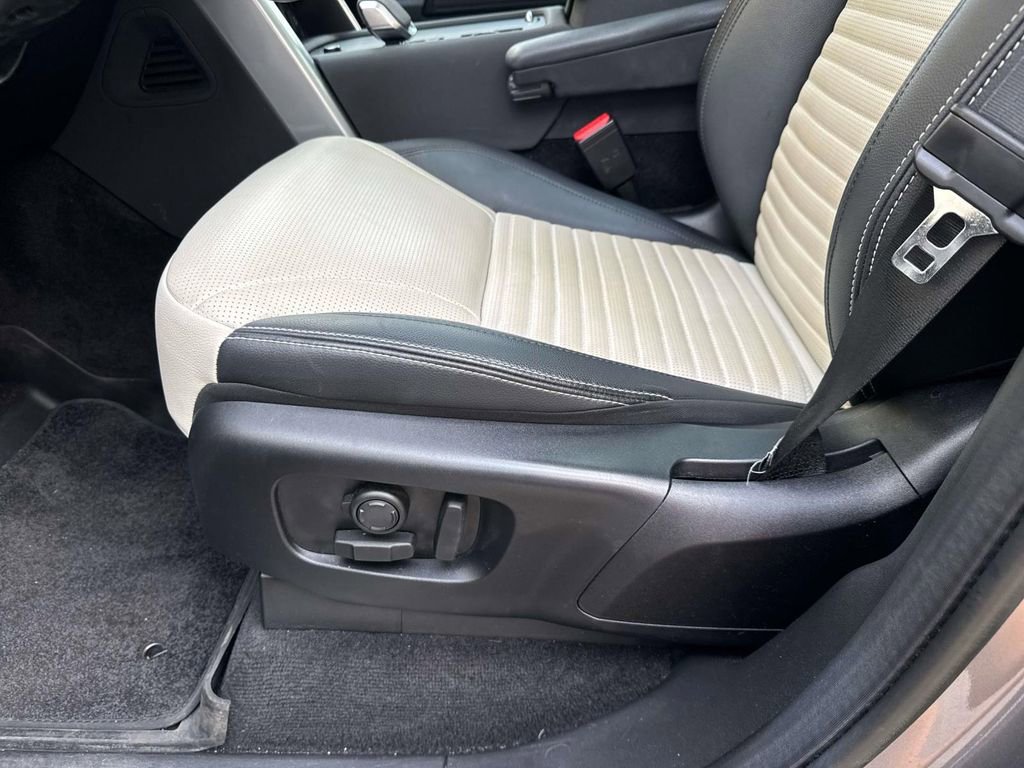Used 2023 Land Rover Discovery S R-Dynamic image 22