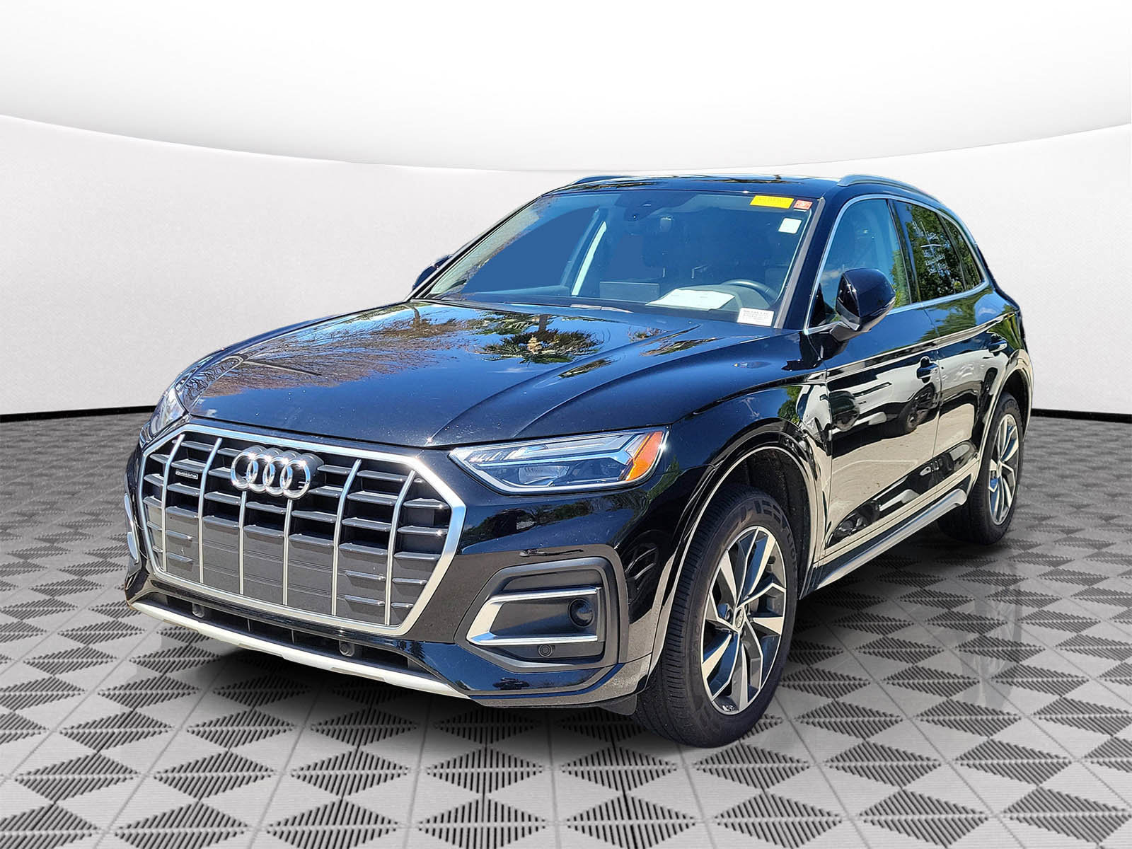 Used 2021 Audi Q5 Premium w/ Convenience Package image 3