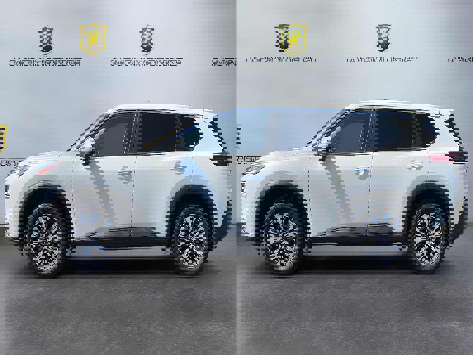 Used 2023 Nissan Rogue SV image 8