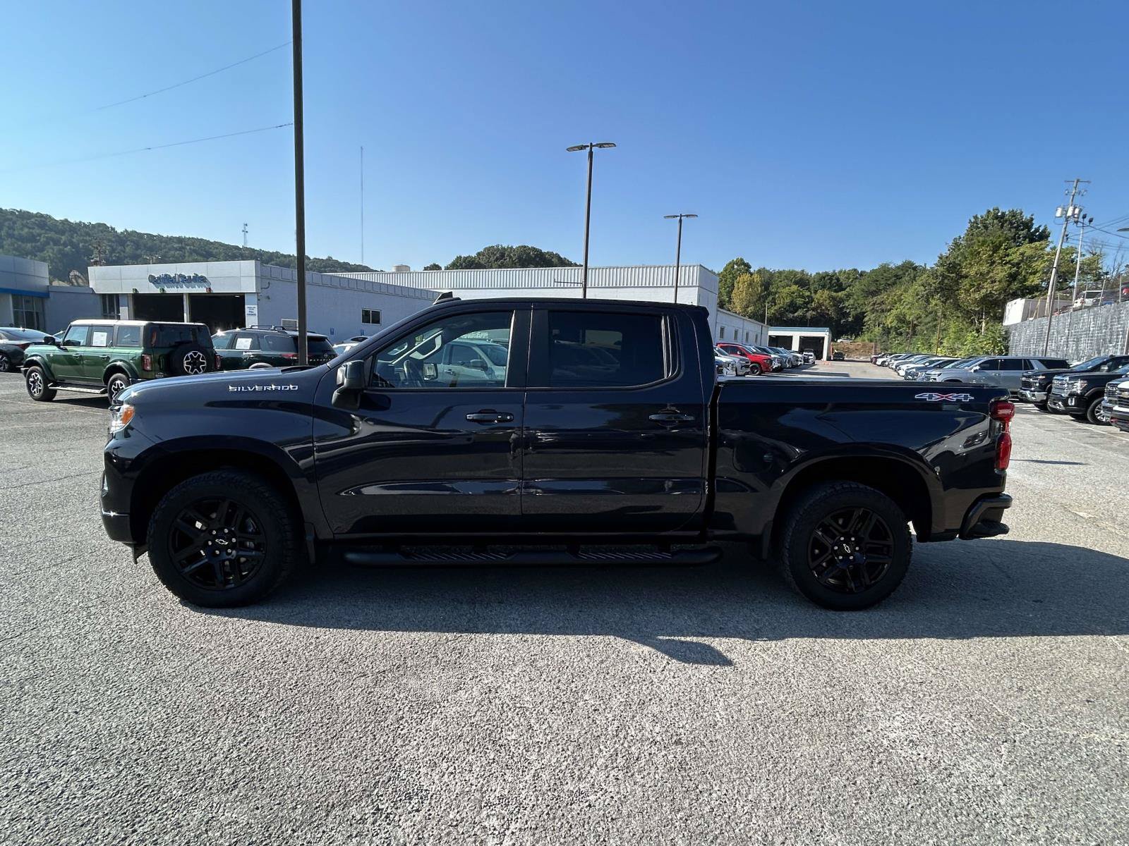 Used 2022 Chevrolet Silverado 1500 RST w/ Convenience Package II AWD/4WD image 4