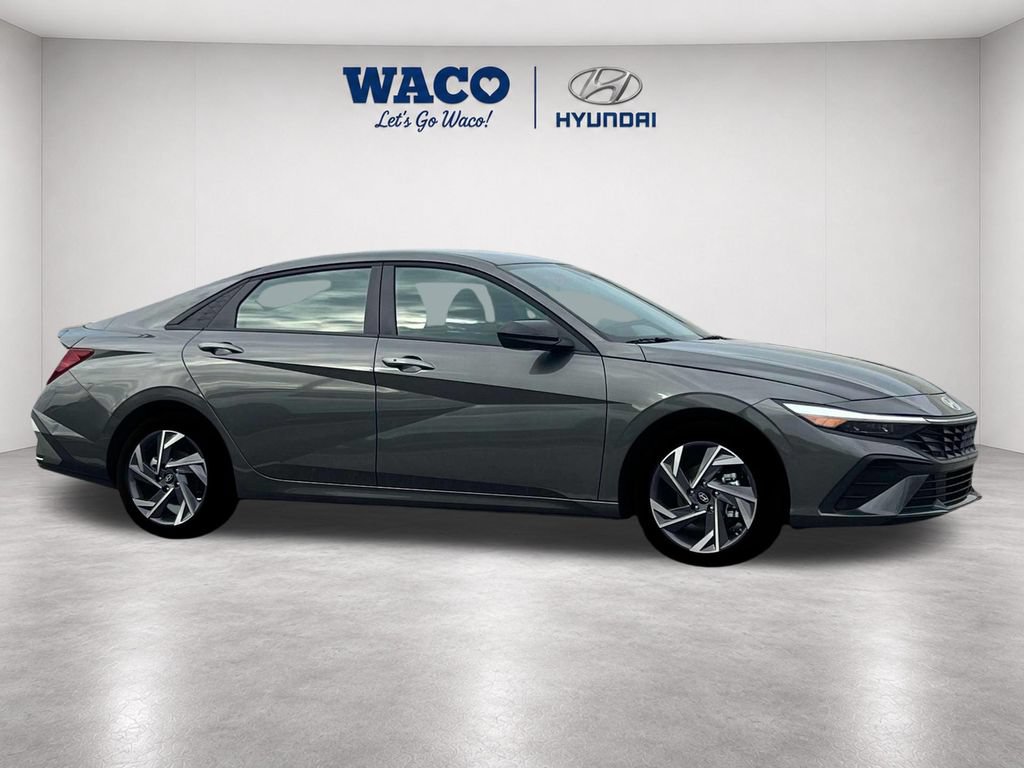 Used 2025 Hyundai Elantra Sport FWD image 15