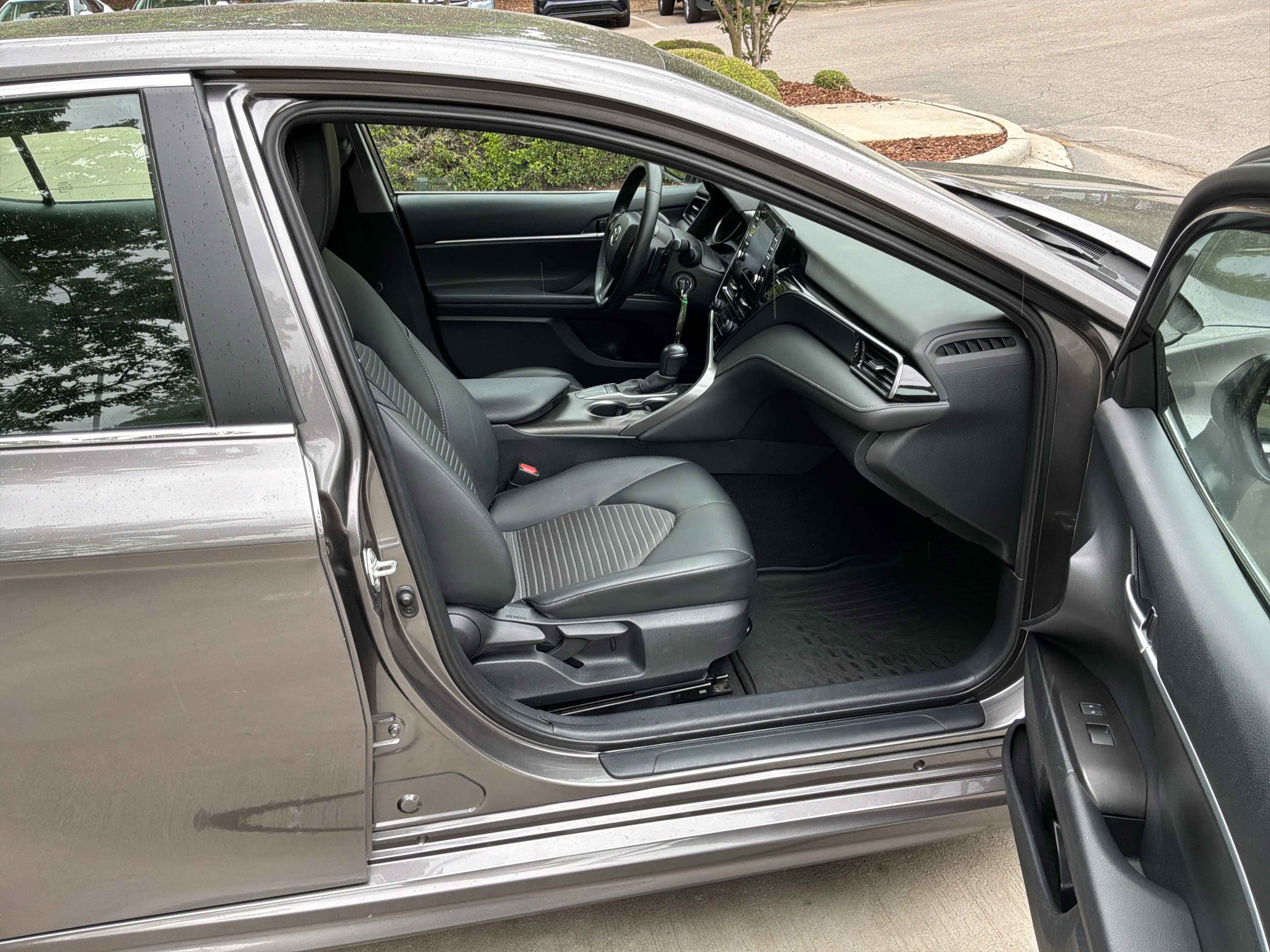 Used 2024 Toyota Camry SE FWD image 32