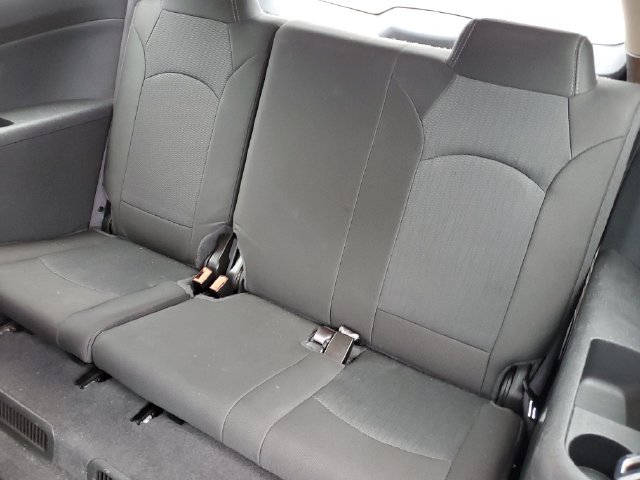 Used 2015 Chevrolet Traverse LT w/ Style and Technology Package FWD image 29