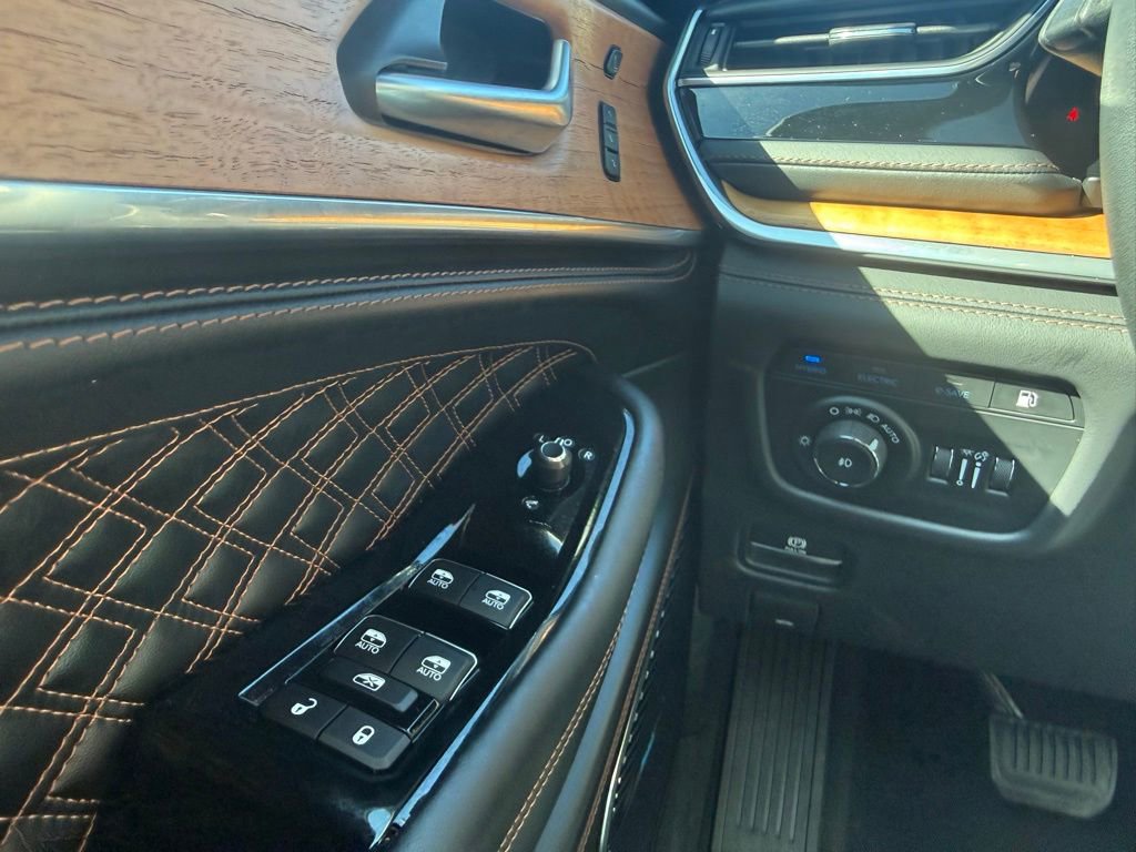 Used 2023 Jeep Grand Cherokee Summit image 7