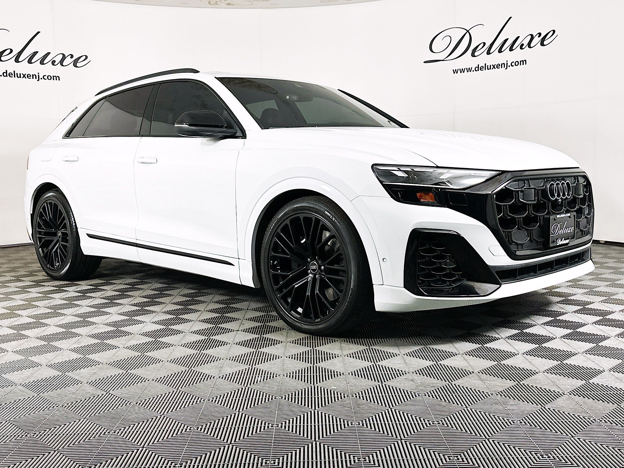 Used 2024 Audi SQ8 Premium Plus w/ Executive Package AWD/4WD video 1