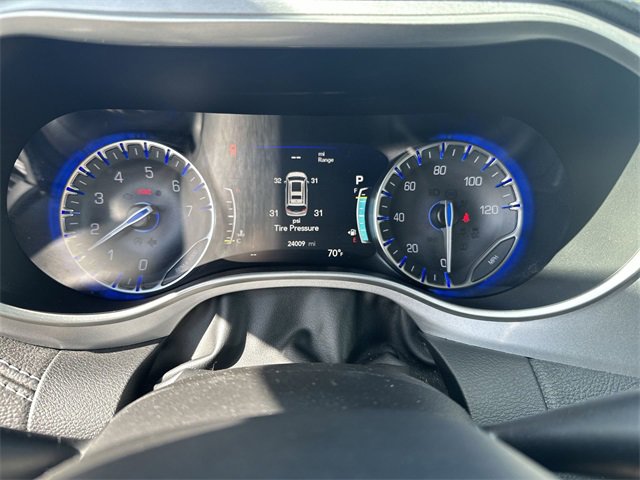 Used 2024 Chrysler Pacifica Touring image 10