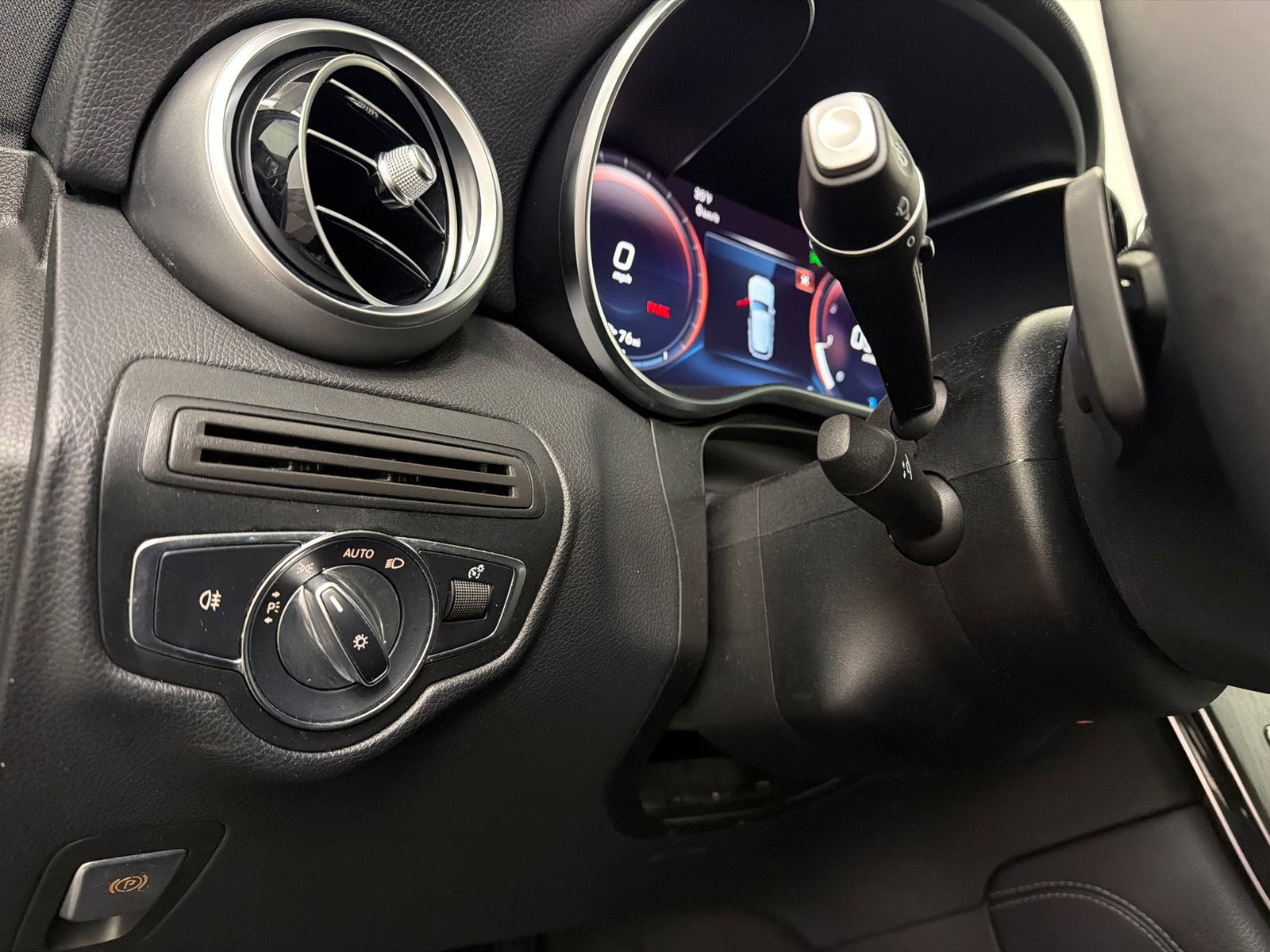 Used 2021 Mercedes-Benz GLC 300 4MATIC image 28