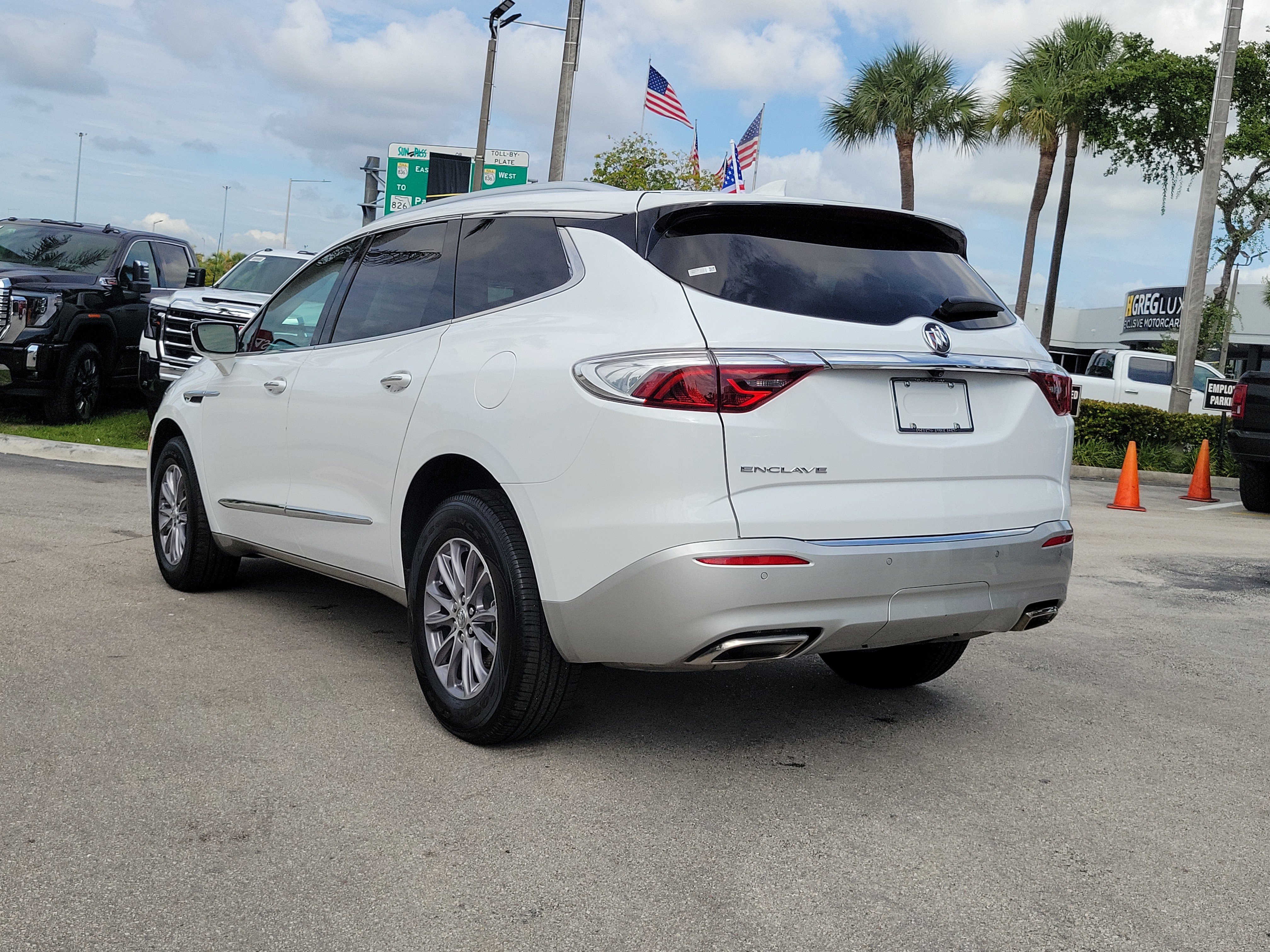 Used 2024 Buick Enclave Essence FWD image 7