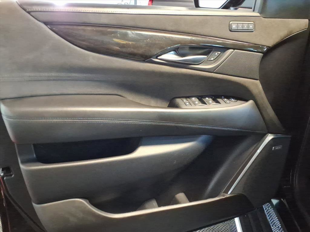 Used 2018 Cadillac Escalade ESV Platinum image 21