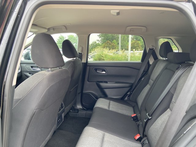 Used 2024 Nissan Rogue SV FWD image 17