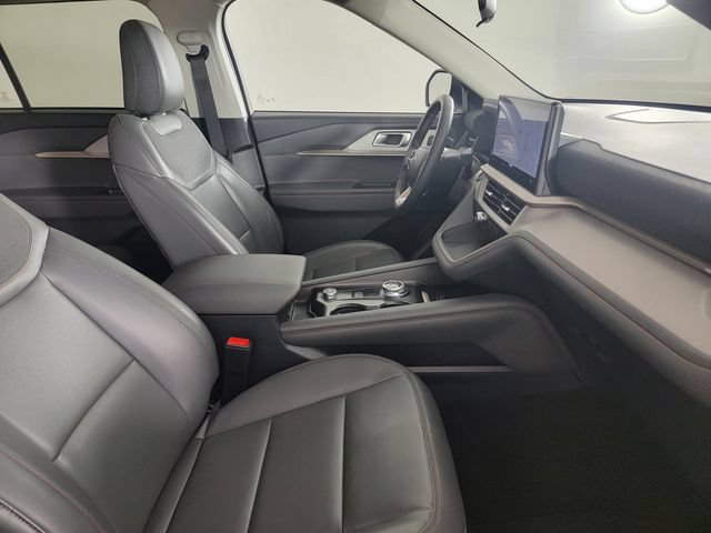 Used 2025 Ford Explorer Active w/ Active Comfort Package AWD/4WD image 18