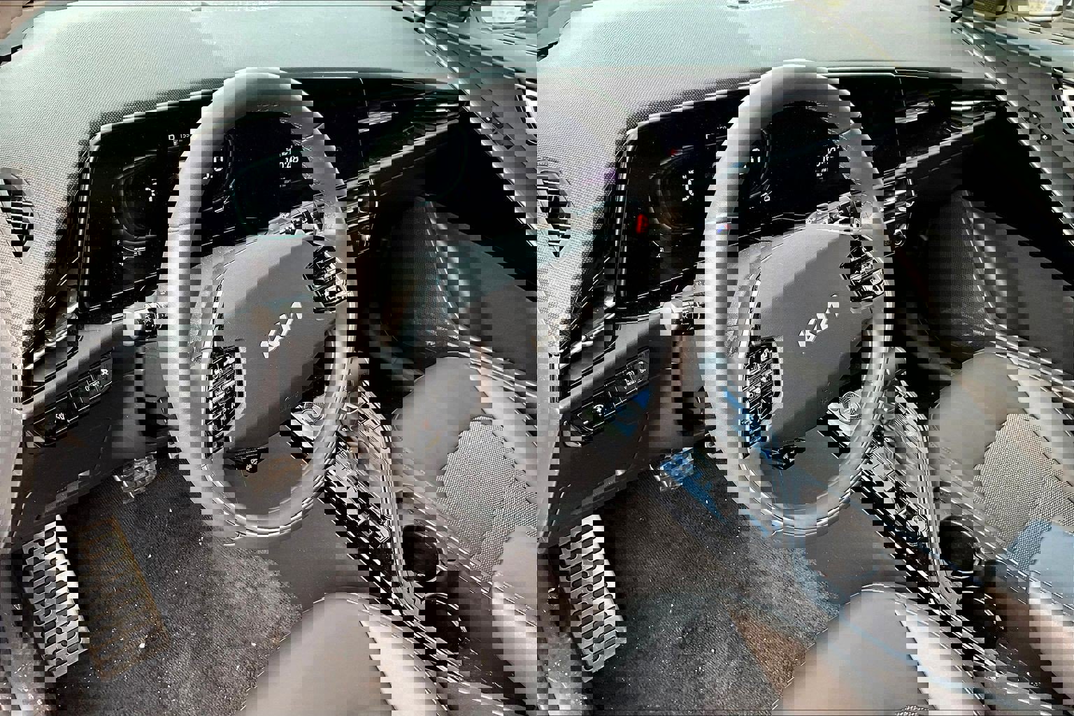 Used 2023 Kia Niro EX Touring FWD image 17