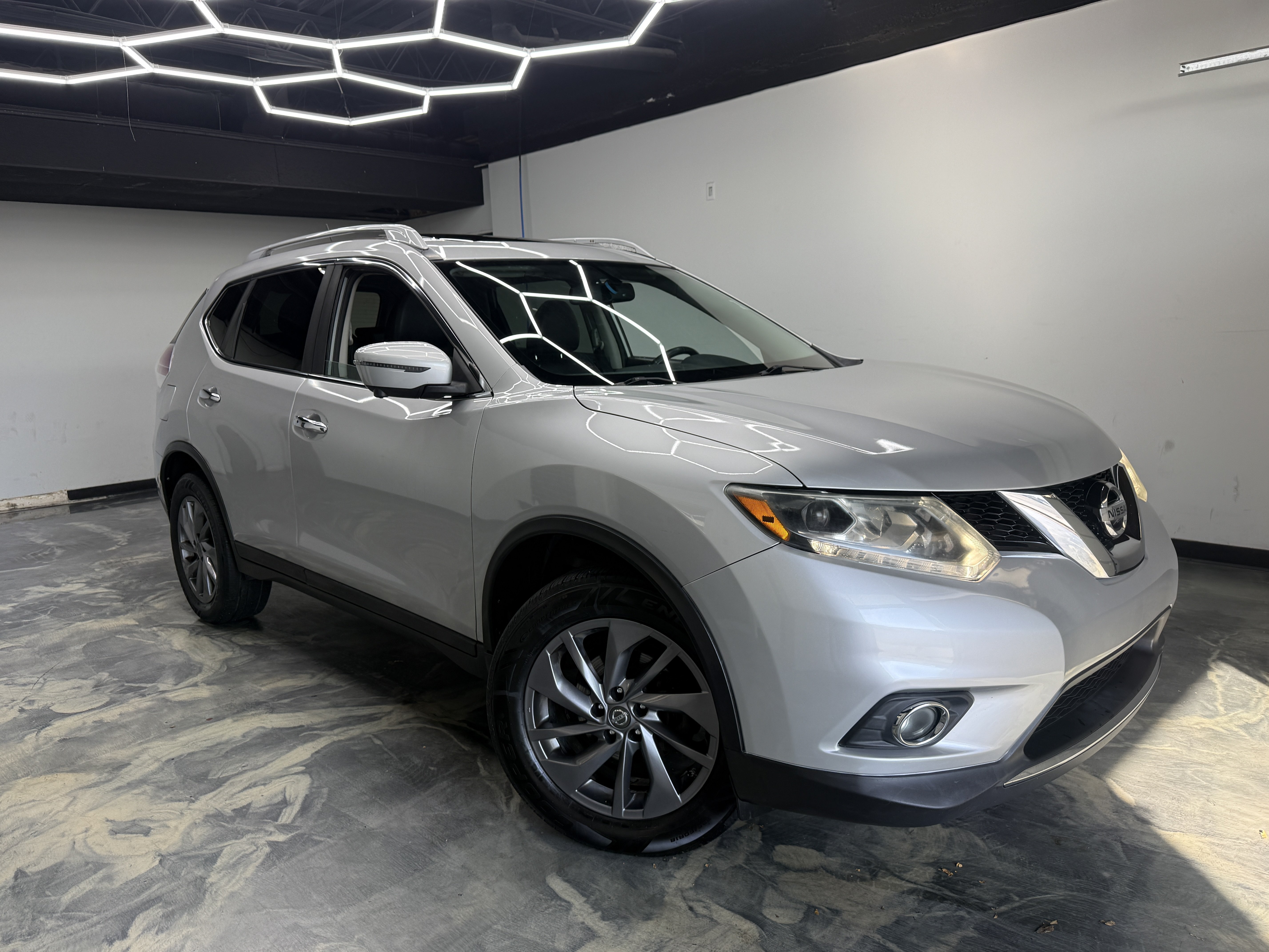 Used 2016 Nissan Rogue S w/ Appearance Package AWD/4WD image 5