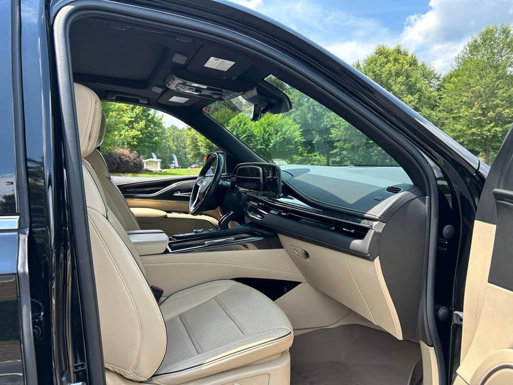 Used 2022 Cadillac Escalade Premium Luxury w/ Performance Package AWD/4WD image 38