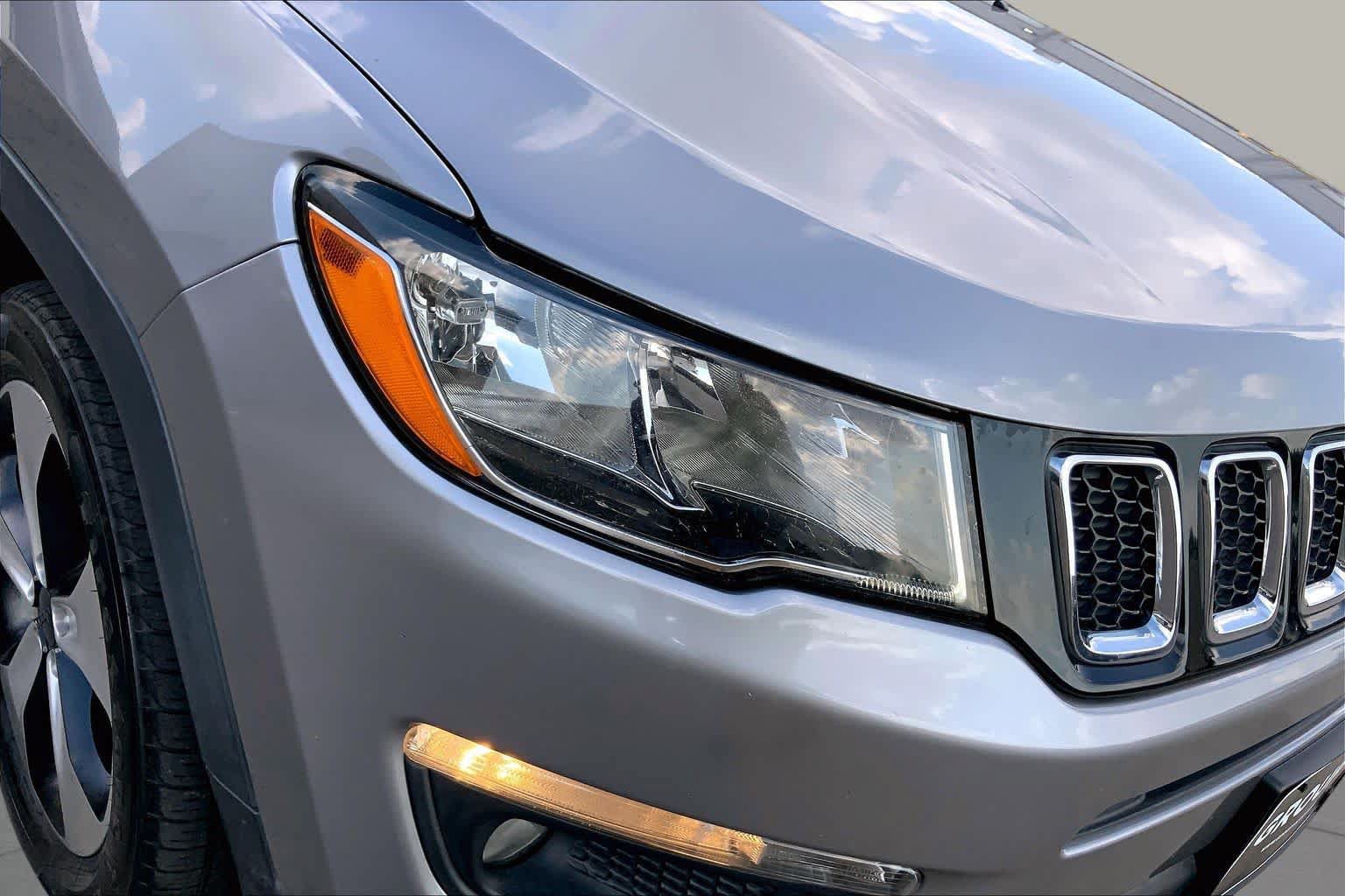 Used 2018 Jeep Compass Latitude w/ Popular Equipment Group FWD image 28