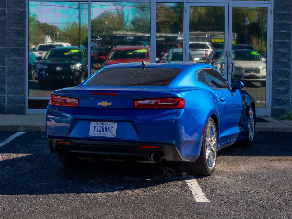 Used 2018 Chevrolet Camaro LT RWD image 3