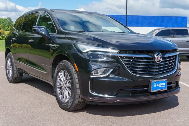 Used 2023 Buick Enclave Essence image 4