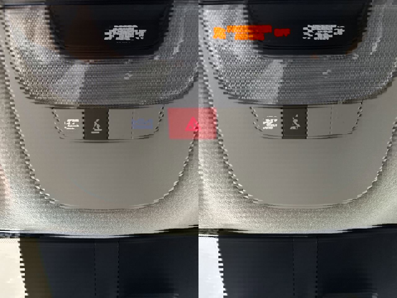 Used 2023 Kia Niro EX image 16