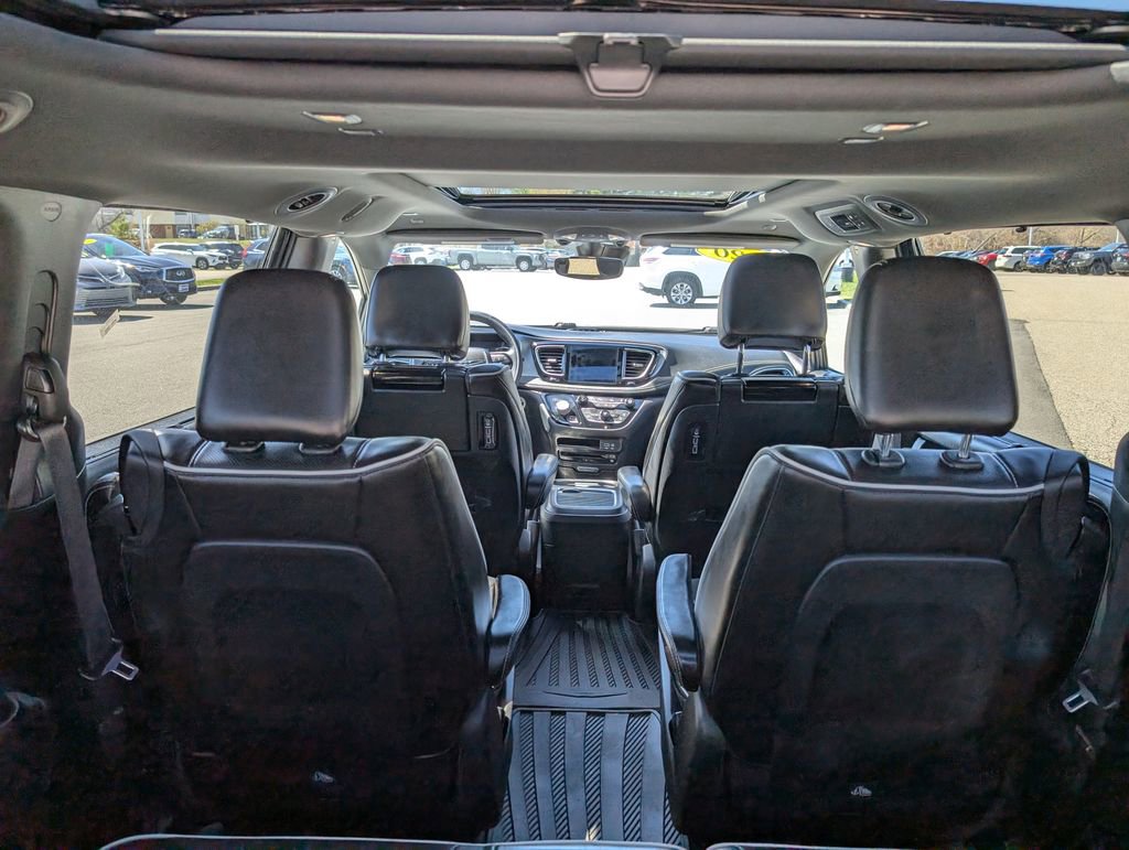 Used 2020 Chrysler Pacifica Limited w/ Advanced Safetytec Group FWD image 15